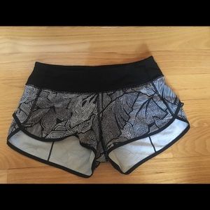 Lululemon 4 Dottie Tribe 2.5’ speed short